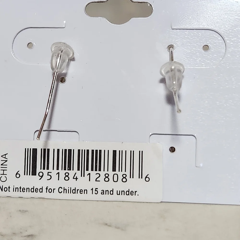 NWOT Heart Dangle Earrings - Picture 2 of 2